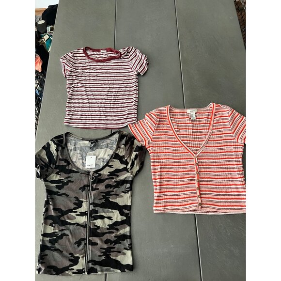 Bundle of 3 - Short Sleeve Tops - Size Medium - Picture 2 of 7